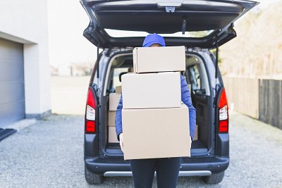 anonymous-courier-with-plenty-boxes